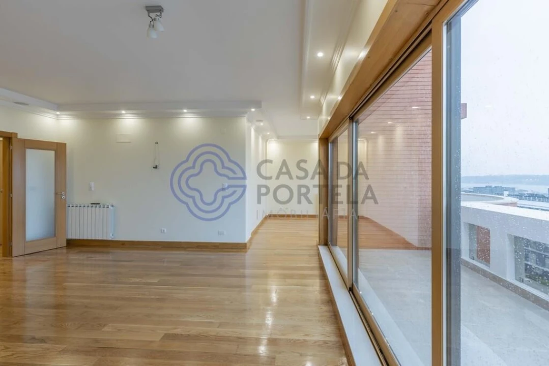 Apartamento T4 para Venda em Algés, Linda-A-Velha e Cruz Quebrada-Dafundo Foto 4