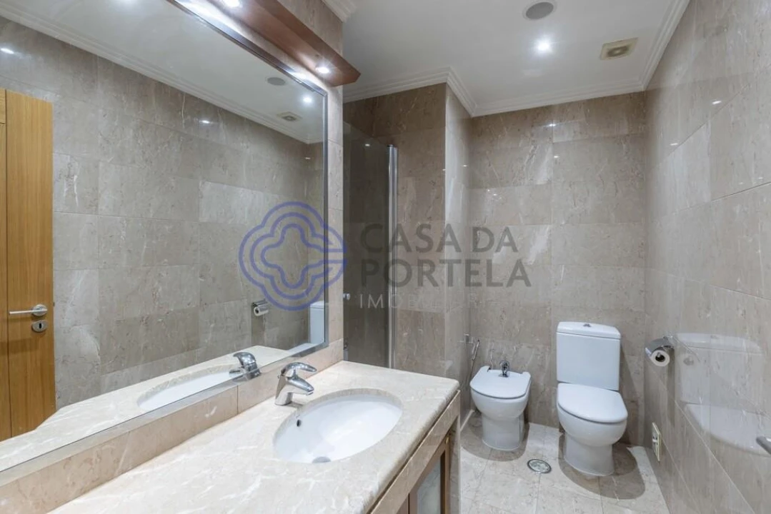 Apartamento T4 para Venda em Algés, Linda-A-Velha e Cruz Quebrada-Dafundo Foto 11