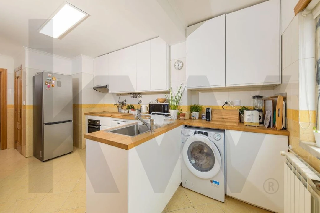 Apartamento T2 para Arrendamento em Carnaxide e Queijas Foto 7