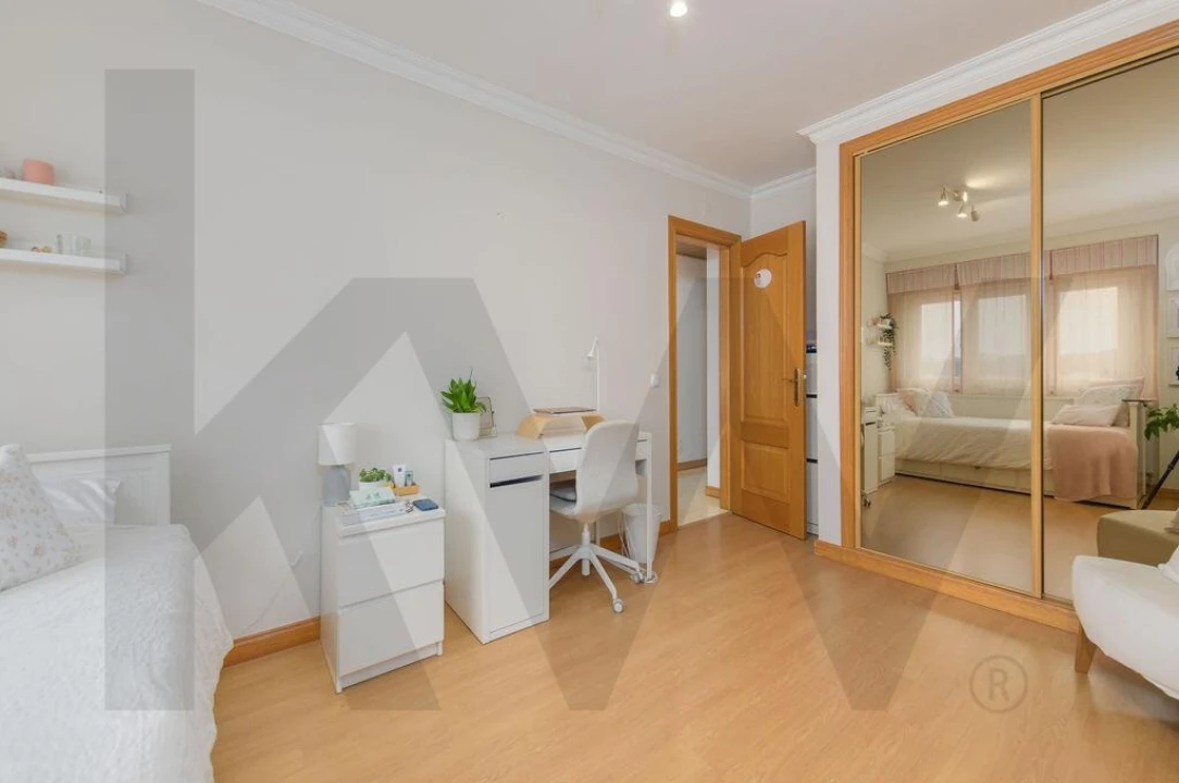 Apartamento T2 para Arrendamento em Carnaxide e Queijas Foto 12