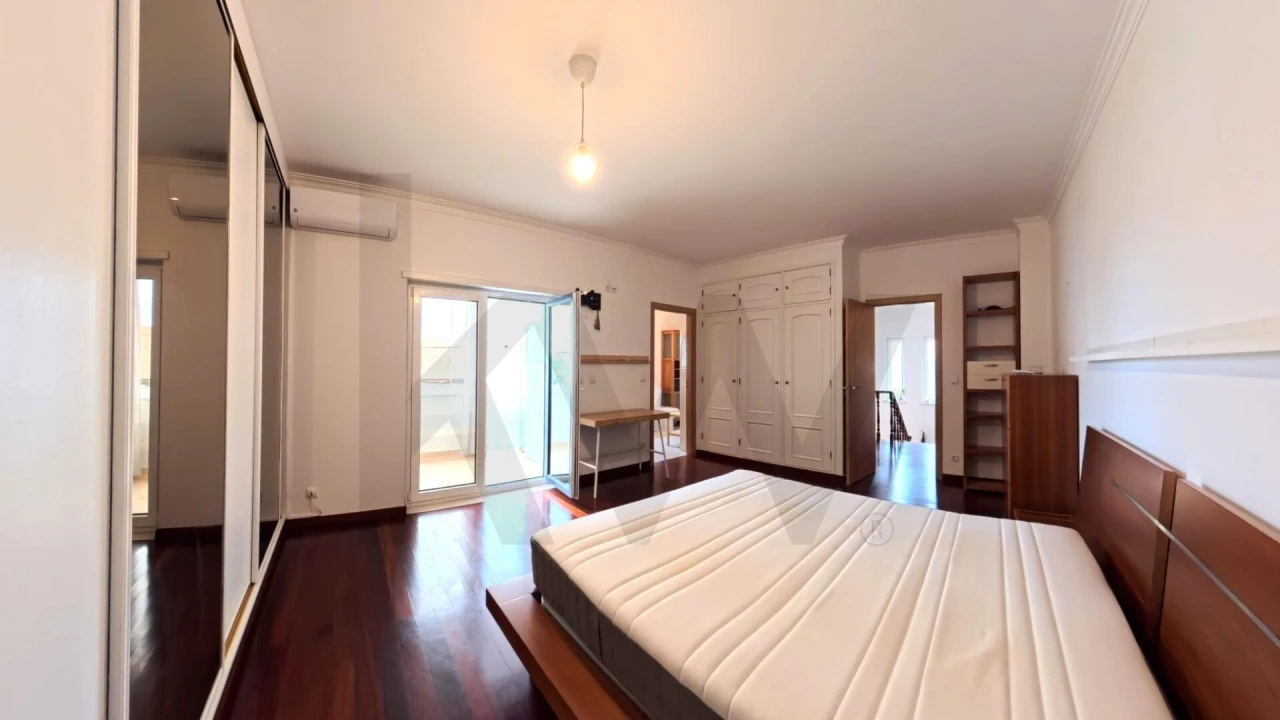 Moradia T4 para Arrendamento em Mafra Foto 9