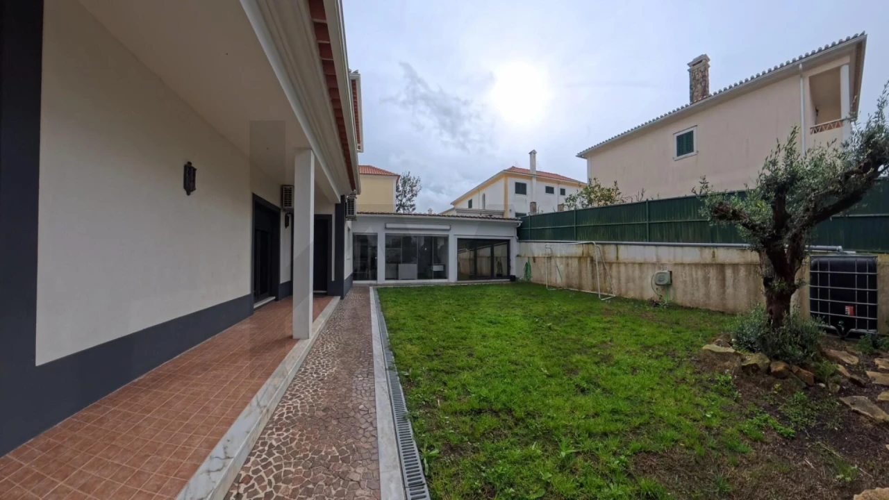 Moradia T4 para Arrendamento em Mafra Foto 38