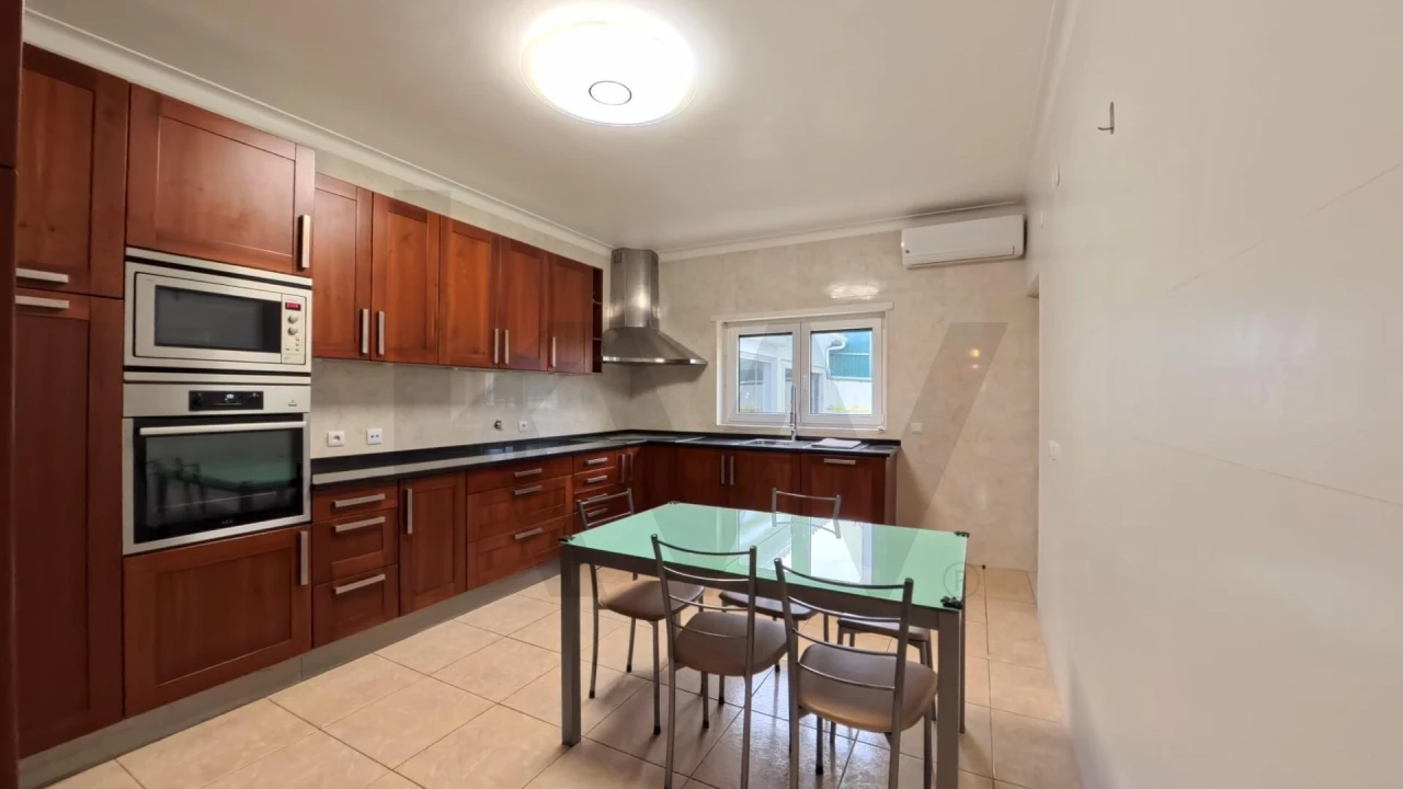 Moradia T4 para Arrendamento em Mafra Foto 3