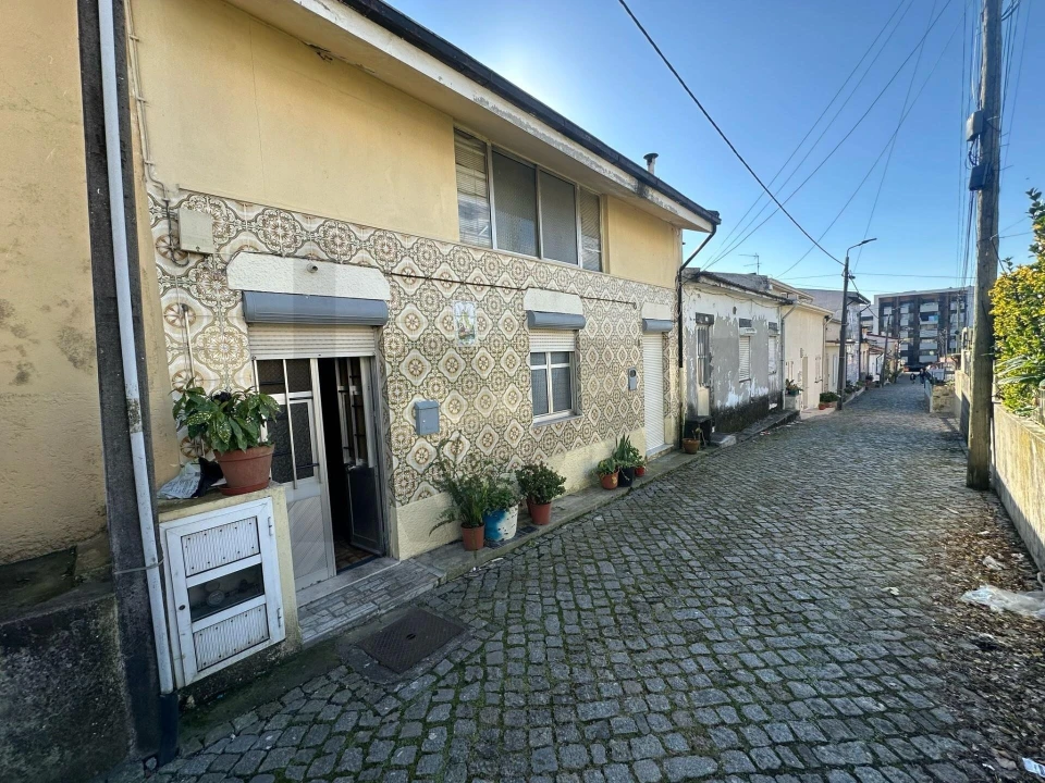 Moradia T2 para Venda em Oliveira do Douro Foto 1