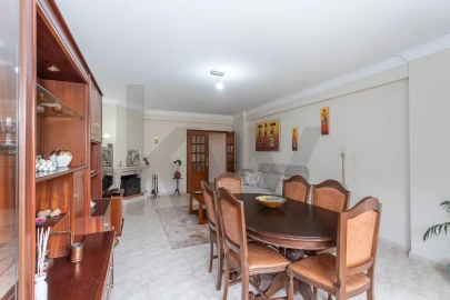 Apartamento T2 para Venda em Queluz e Belas