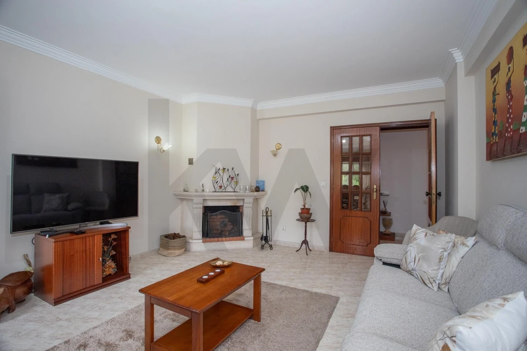 Apartamento T2 para Venda em Queluz e Belas Foto 1