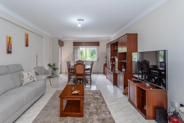 Apartamento T2 para Venda em Queluz e Belas Foto 2