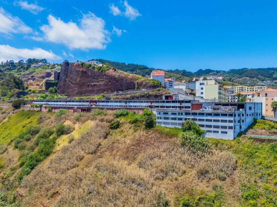 Prédio para Venda em Caniço Foto 12