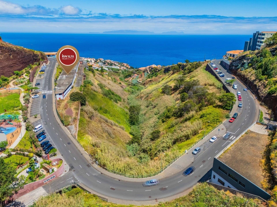 Prédio para Venda em Caniço Foto 17