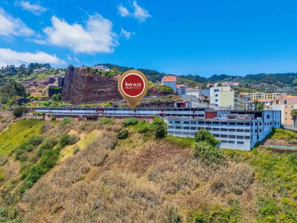 Prédio para Venda em Caniço Foto 2