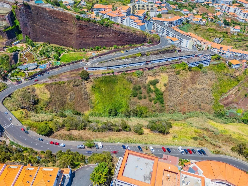 Prédio para Venda em Caniço Foto 7