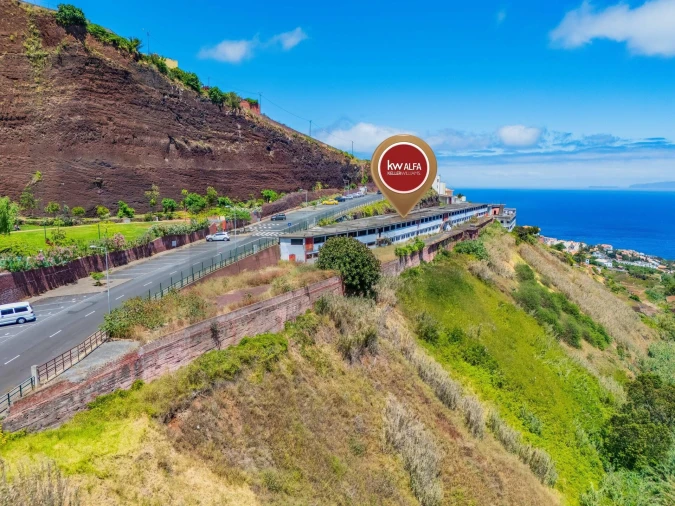 Prédio para Venda em Caniço Foto 1