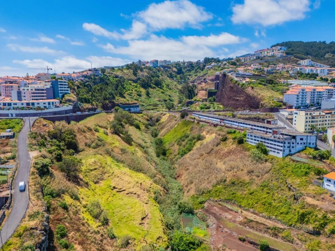 Prédio para Venda em Caniço Foto 11