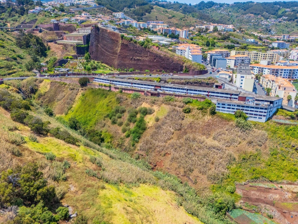 Prédio para Venda em Caniço Foto 9