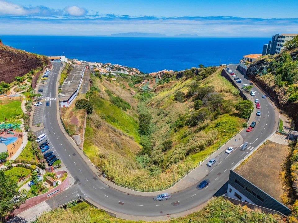 Prédio para Venda em Caniço Foto 18