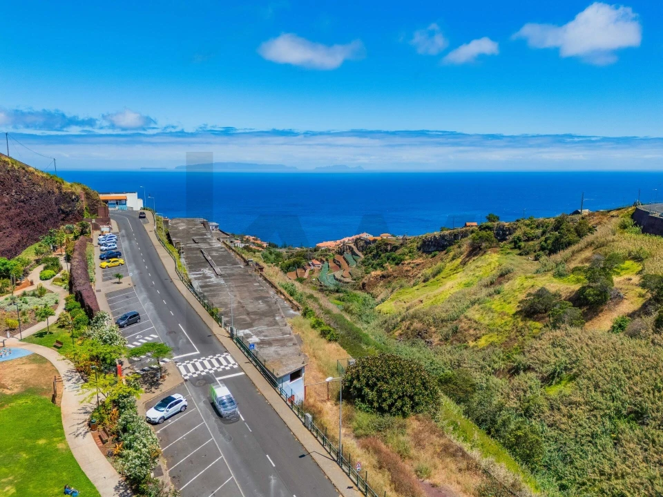 Prédio para Venda em Caniço Foto 22