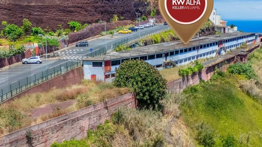 Prédio para Venda em Caniço