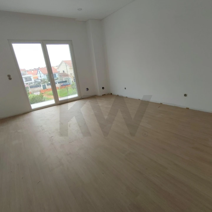 Moradia T4 para Venda em Fernao Ferro Foto 2