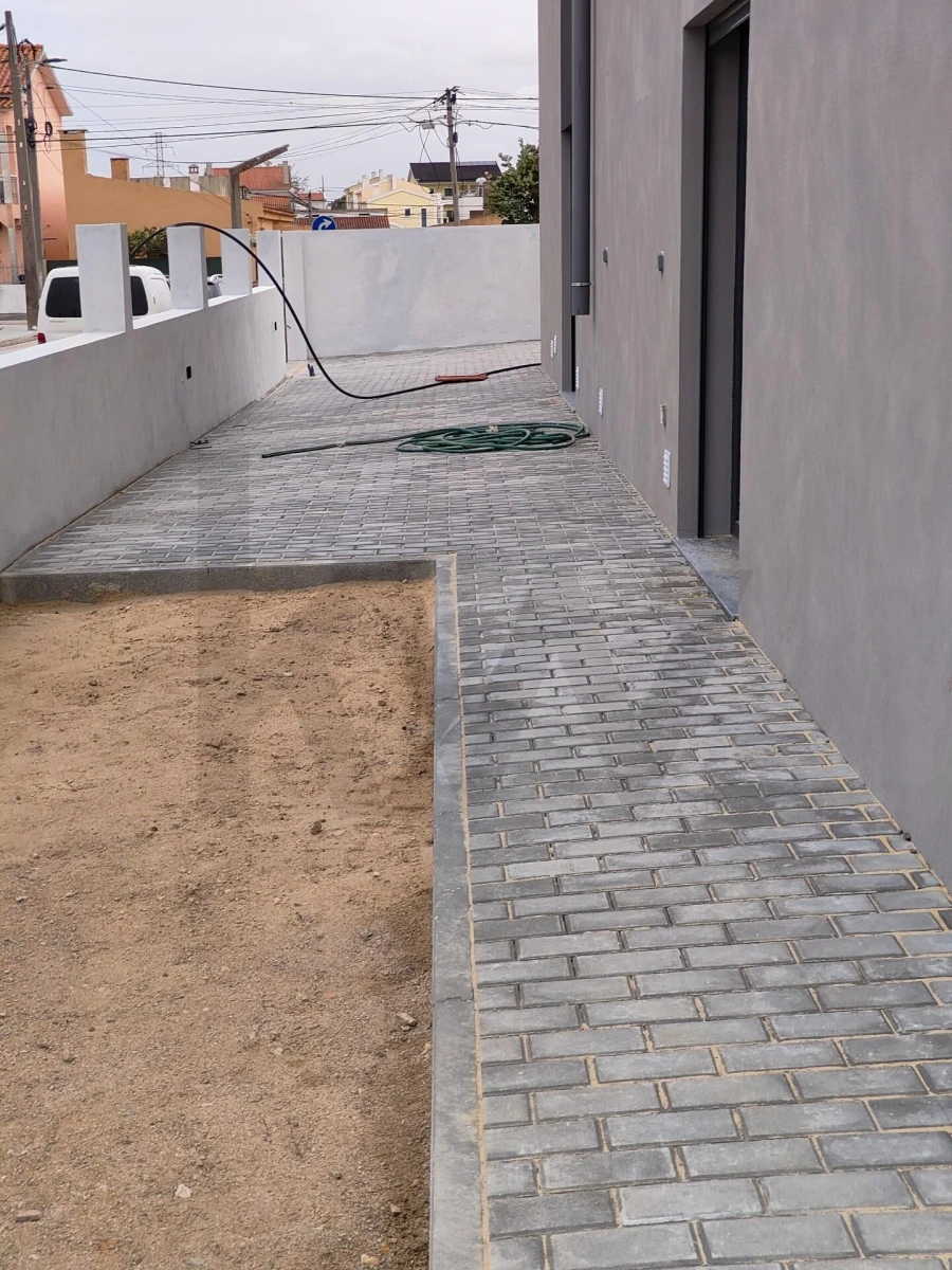 Moradia T4 para Venda em Fernao Ferro Foto 17