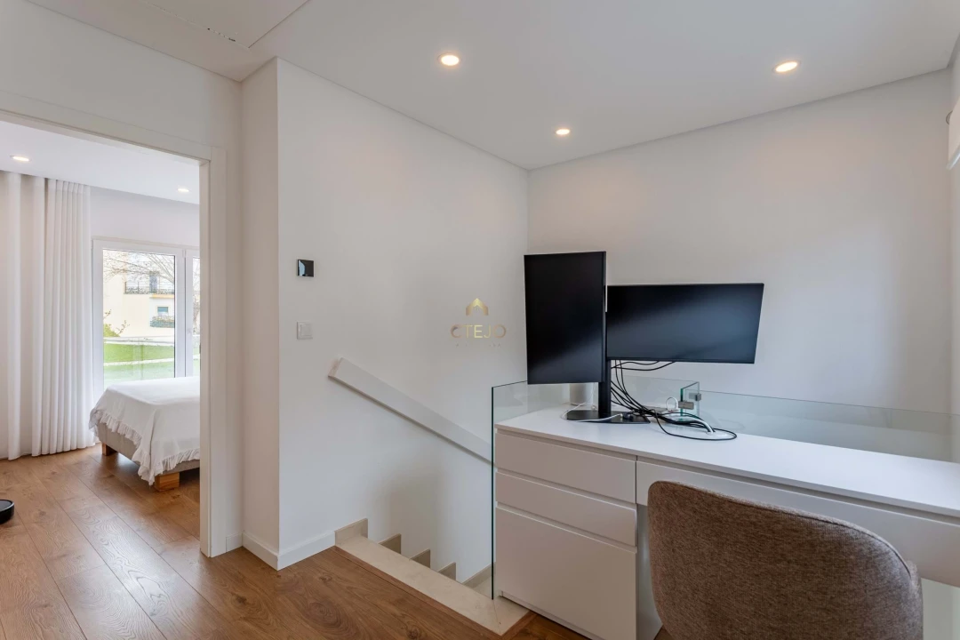 Moradia T2 para Venda em Santa Iria de Azoia, São João da Talha e Bobadela Foto 23