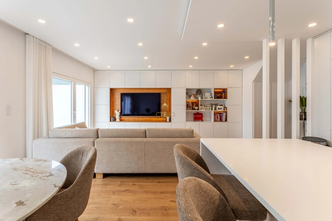 Moradia T2 para Venda em Santa Iria de Azoia, São João da Talha e Bobadela Foto 8