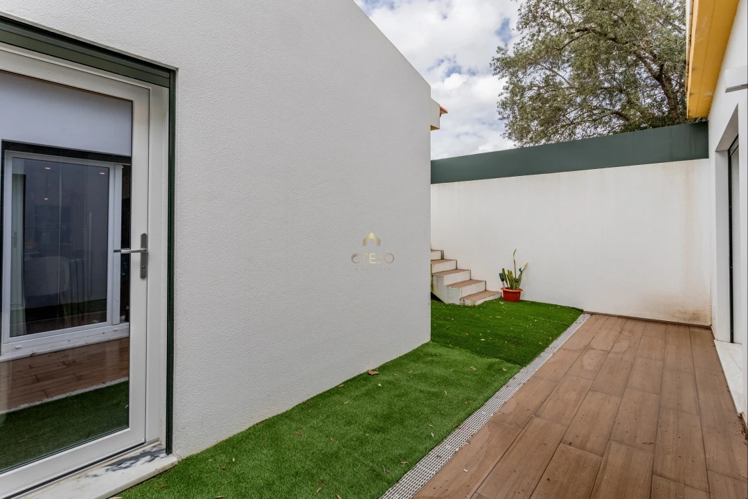 Moradia T2 para Venda em Santa Iria de Azoia, São João da Talha e Bobadela Foto 16