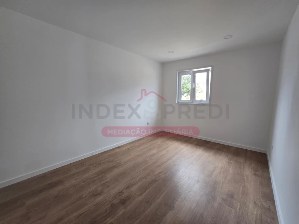 Moradia T5 para Venda em São Lourenço do Bairro Foto 9