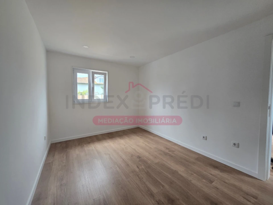 Moradia T5 para Venda em São Lourenço do Bairro Foto 2