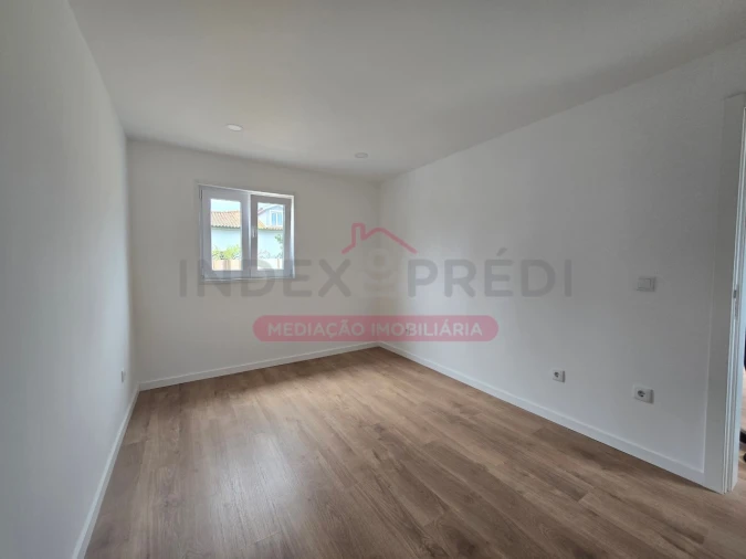 Moradia T5 para Venda em São Lourenço do Bairro Foto 2