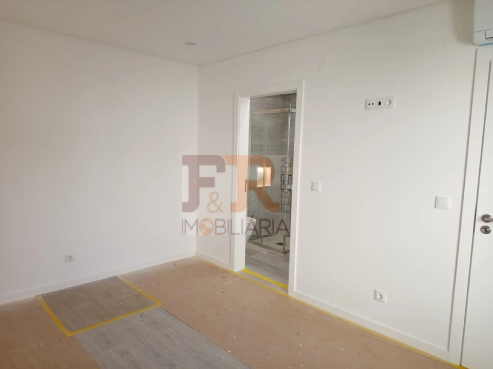 Moradia T3 para Venda em Fernao Ferro Foto 14