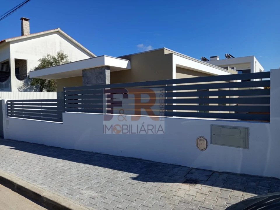 Moradia T3 para Venda em Fernao Ferro Foto 28