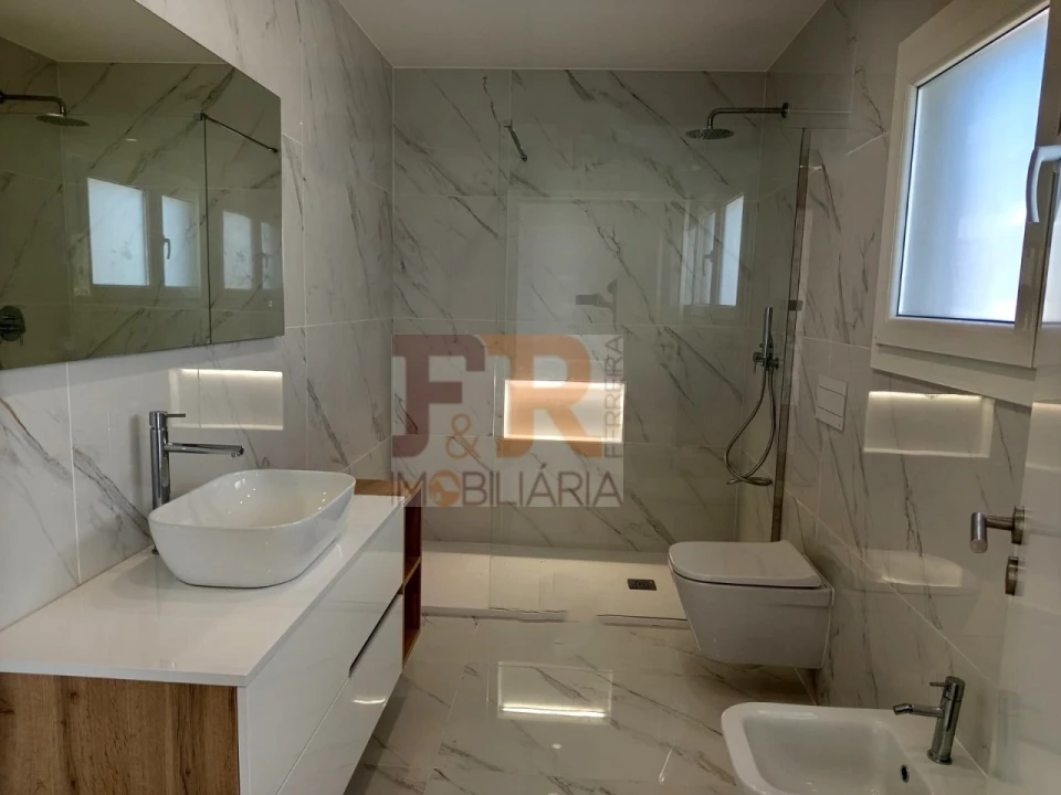 Moradia T3 para Venda em Fernao Ferro Foto 24