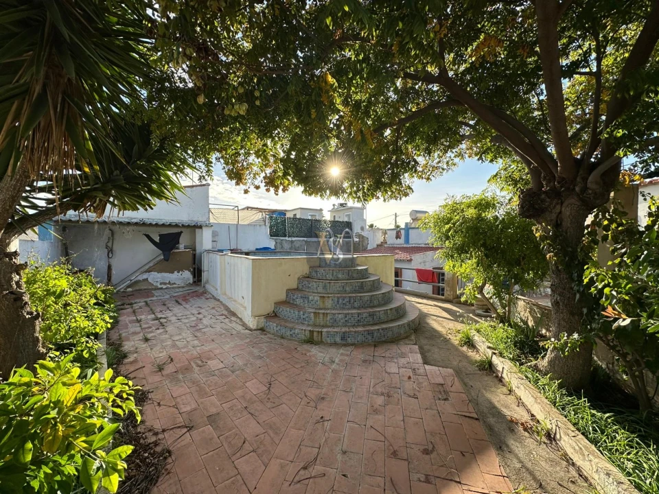 Moradia T2 para Venda em Quelfes Foto 12