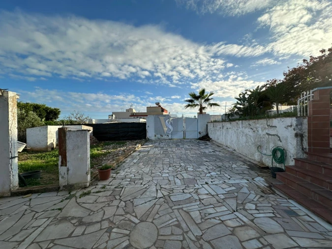 Moradia T2 para Venda em Quelfes Foto 3