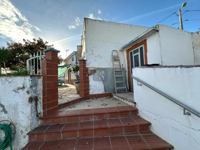 Moradia T2 para Venda em Quelfes Foto 7