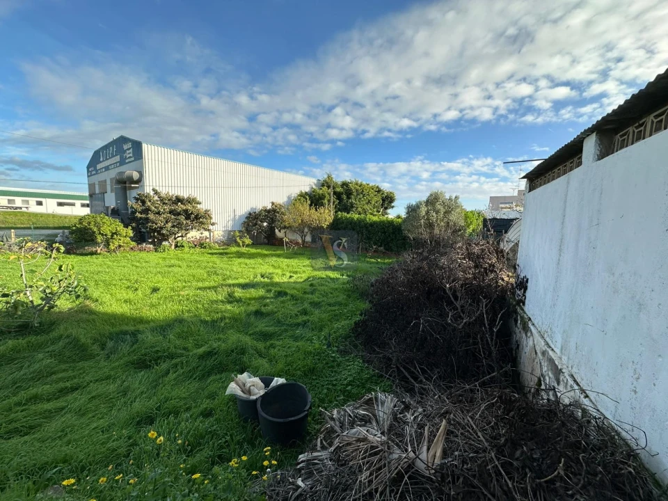 Moradia T2 para Venda em Quelfes Foto 32