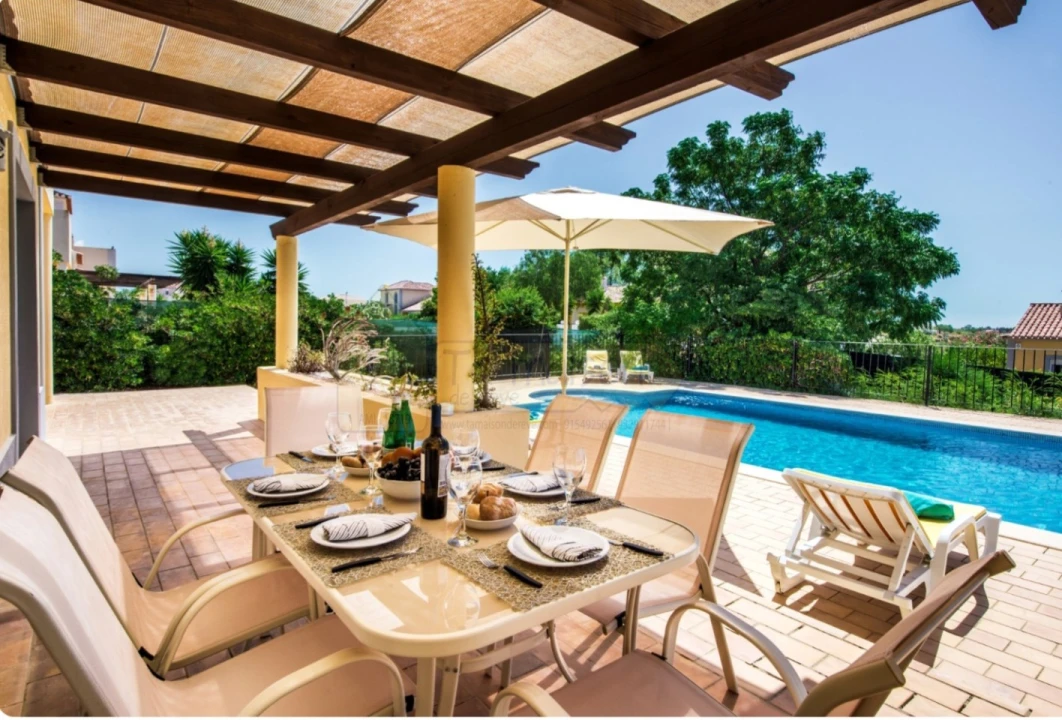 Moradia T4 para Venda em Quelfes Foto 3