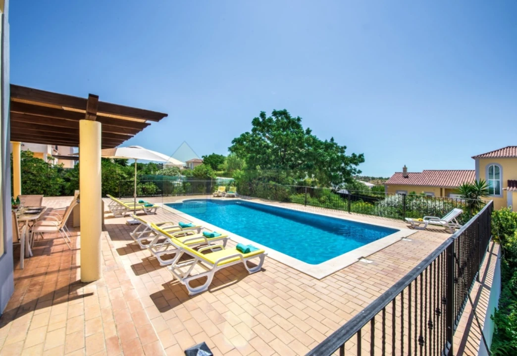 Moradia T4 para Venda em Quelfes Foto 4