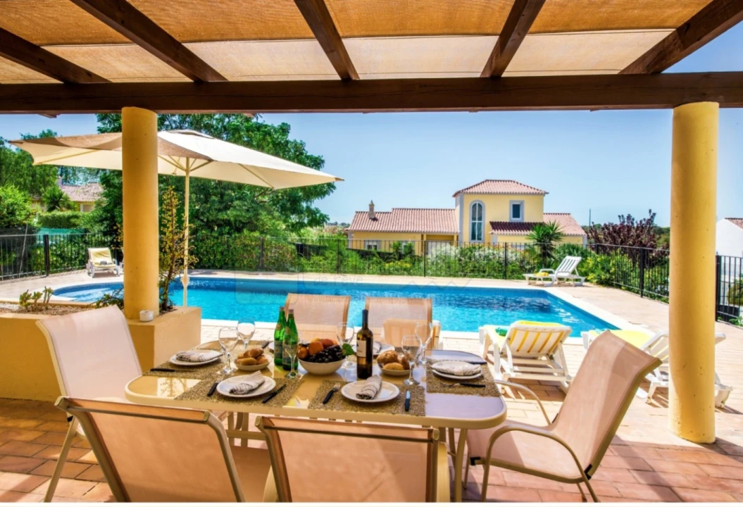 Moradia T4 para Venda em Quelfes Foto 8