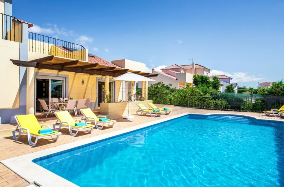 Moradia T4 para Venda em Quelfes Foto 17