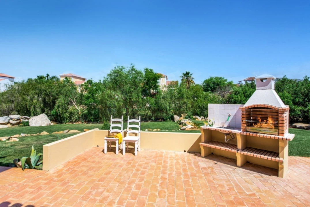 Moradia T4 para Venda em Quelfes Foto 21