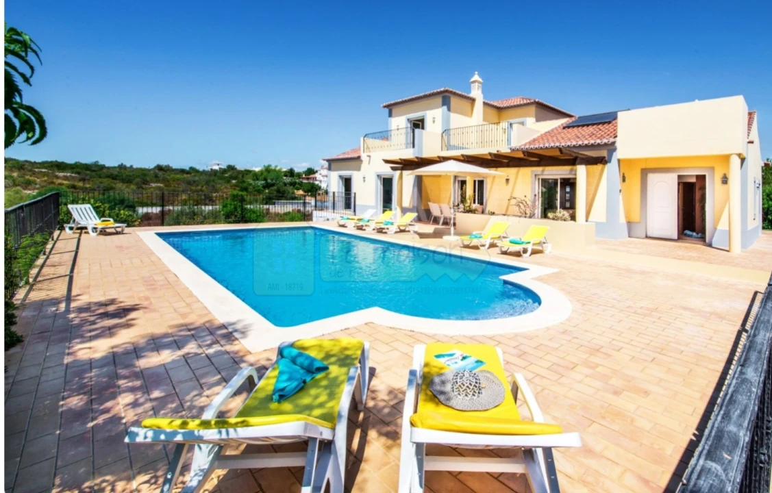 Moradia T4 para Venda em Quelfes Foto 1