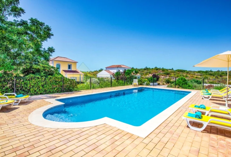 Moradia T4 para Venda em Quelfes Foto 2