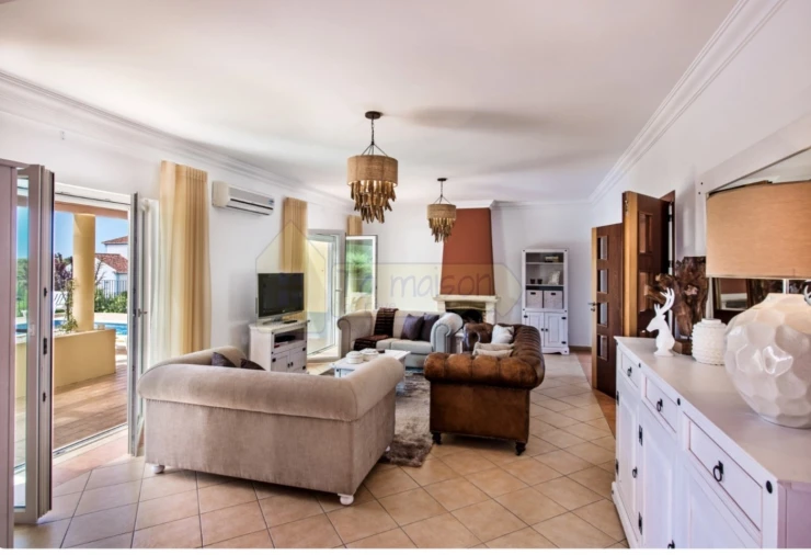 Moradia T4 para Venda em Quelfes Foto 5