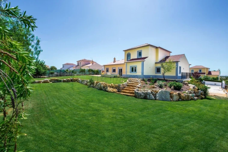 Moradia T4 para Venda em Quelfes Foto 11