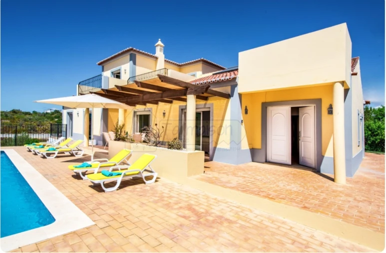 Moradia T4 para Venda em Quelfes Foto 22