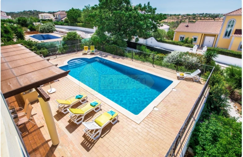 Moradia T4 para Venda em Quelfes Foto 26