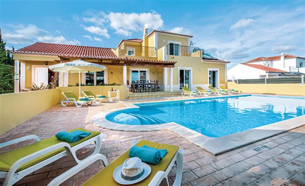 Moradia T4 para Venda em Quelfes Foto 1