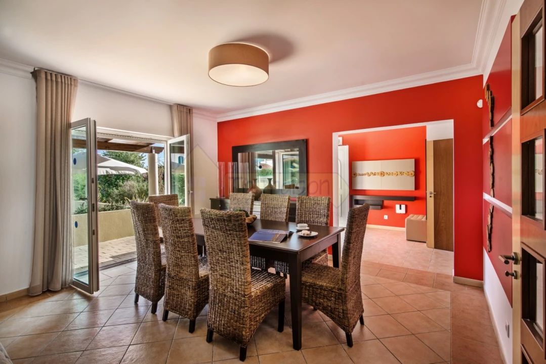 Moradia T4 para Venda em Quelfes Foto 8