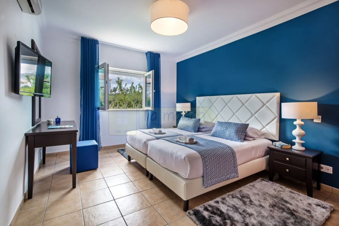 Moradia T4 para Venda em Quelfes Foto 12